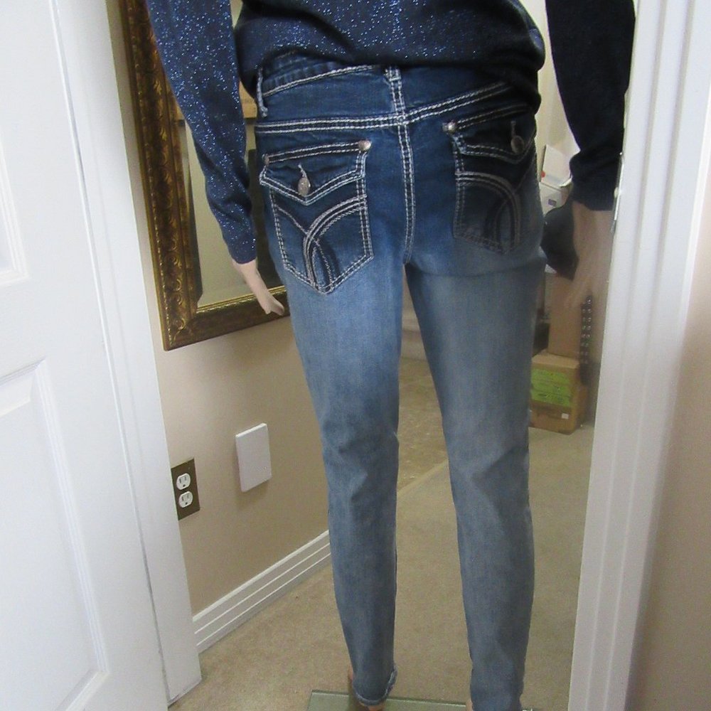 Ladies size 28 [size 6] Blue Jeans TRULUX